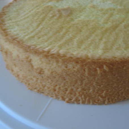 Krok 3 - Malinowy tort dla sześciolatka foto