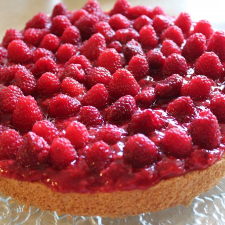 Krok 5 - Malinowy tort dla sześciolatka foto