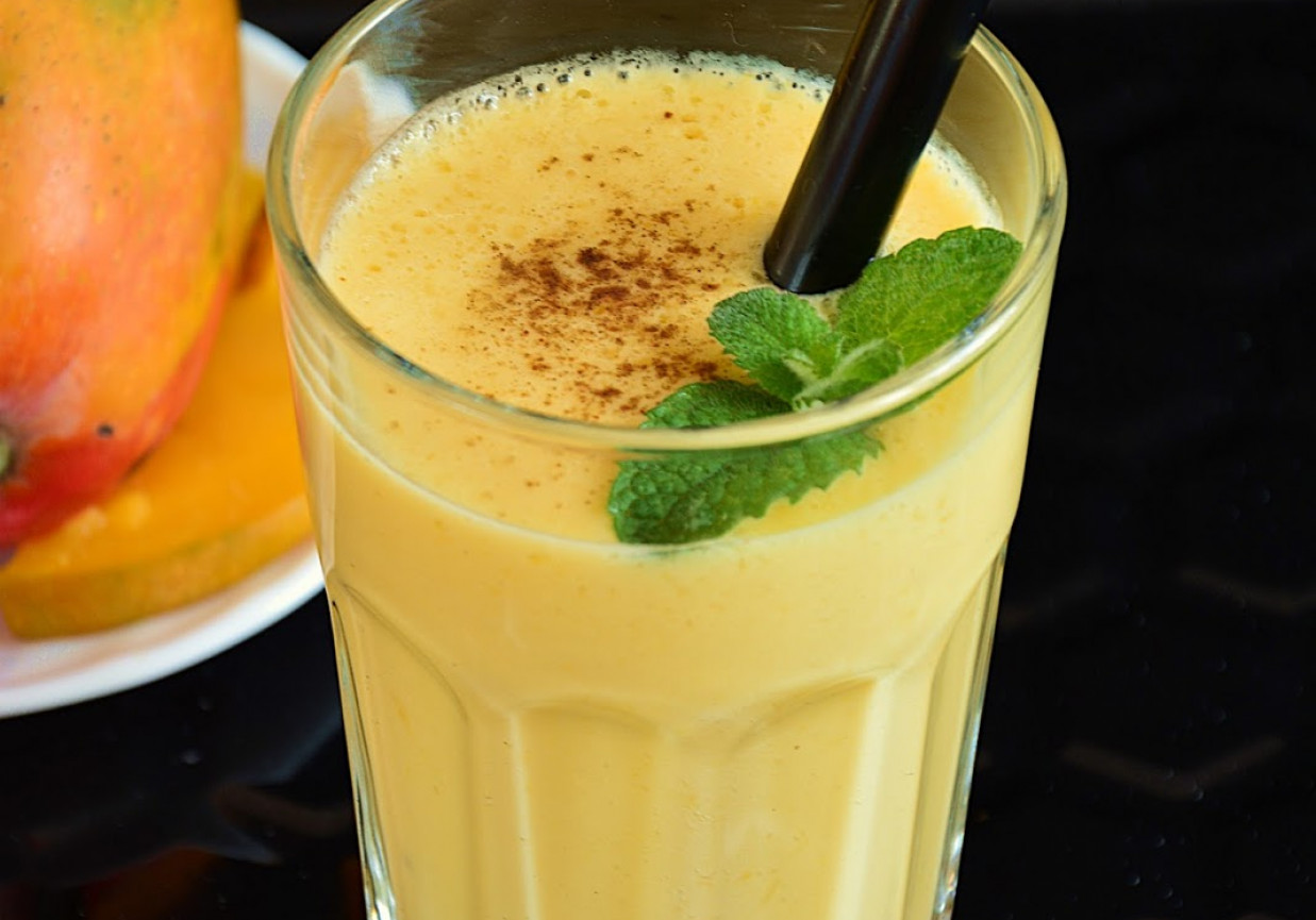 Mango Lassi - Koktajl z mango, jogurtu z nutą kardamonu  foto