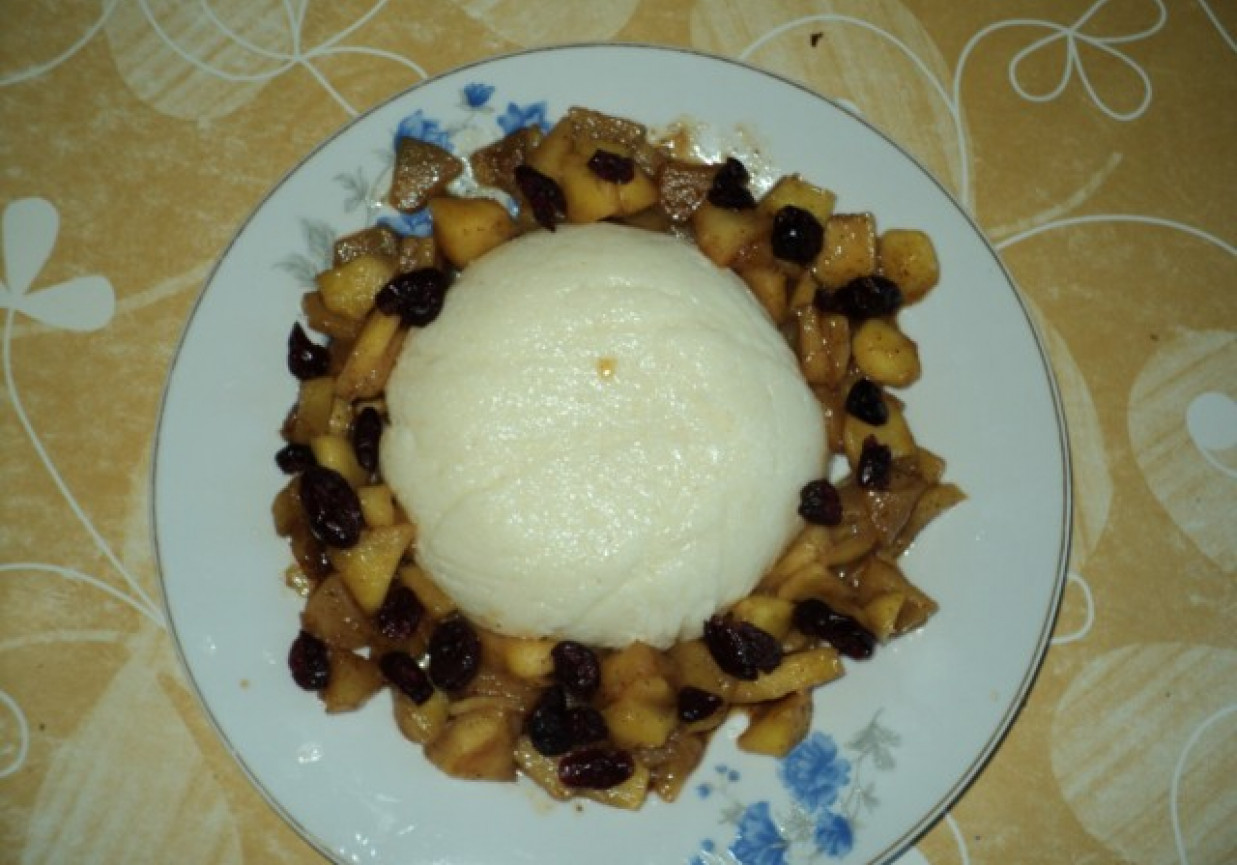 Mannowy deser ze smażonymi jabłkami foto