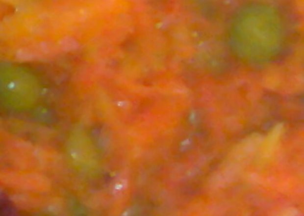 Fotografia przedstawiająca marchewka glazurowana z groszkiem