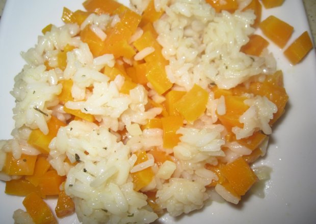 Fotografia przedstawiająca marchewka smażona z ryżem