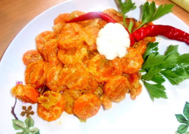 Fotografia przedstawiająca Marchewka  z cebulą i curry