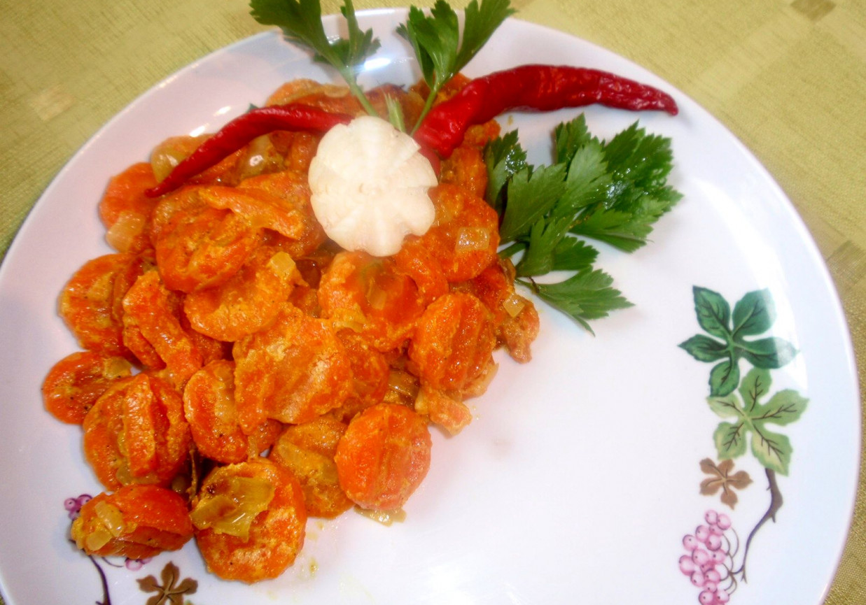 Marchewka  z cebulą i curry foto