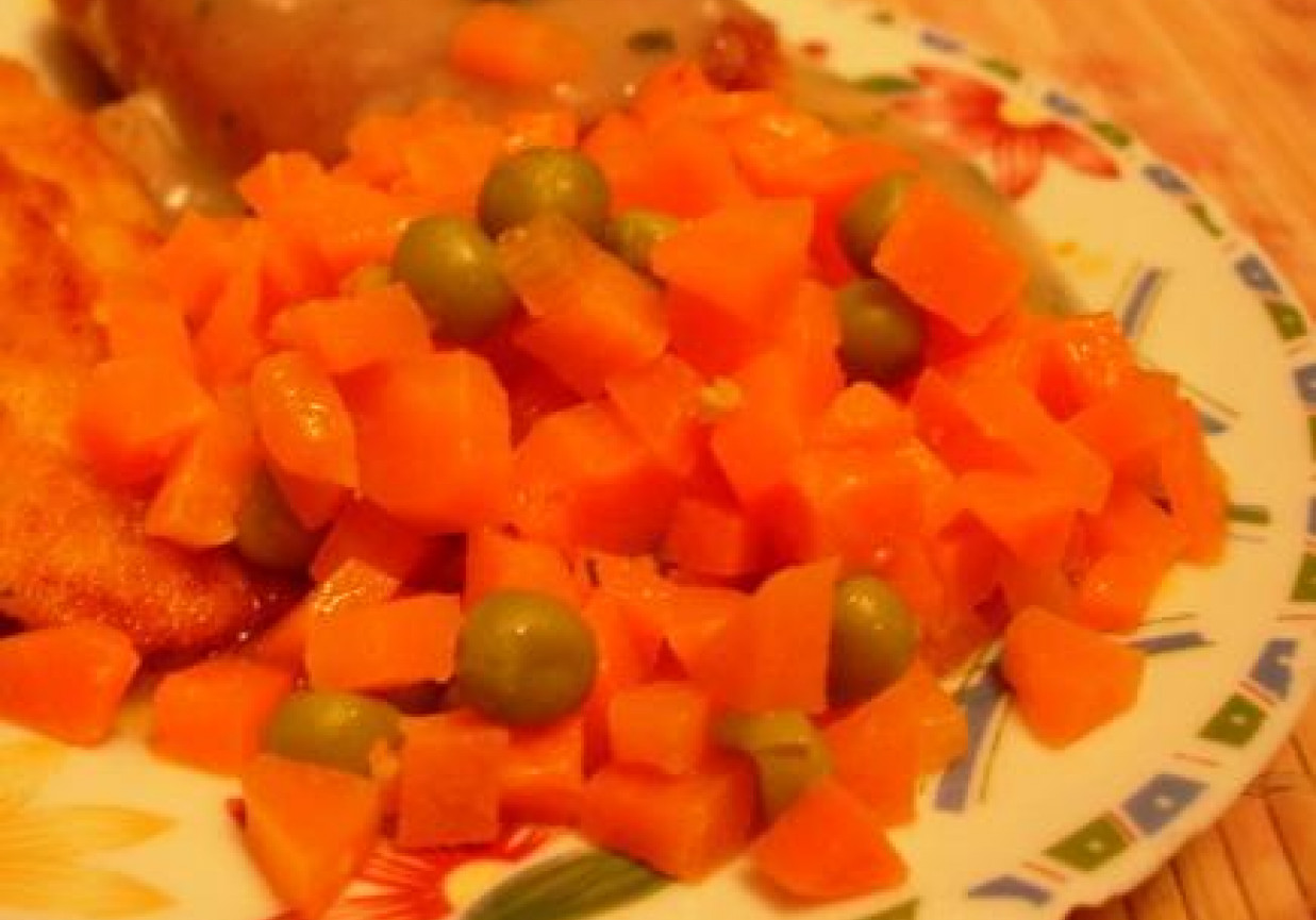 marchewka z groszkiem foto