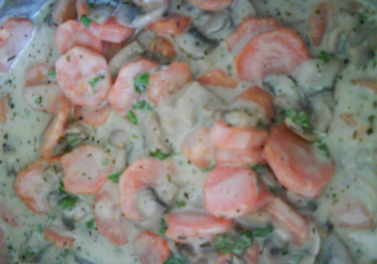 Marchewka z grzybami foto