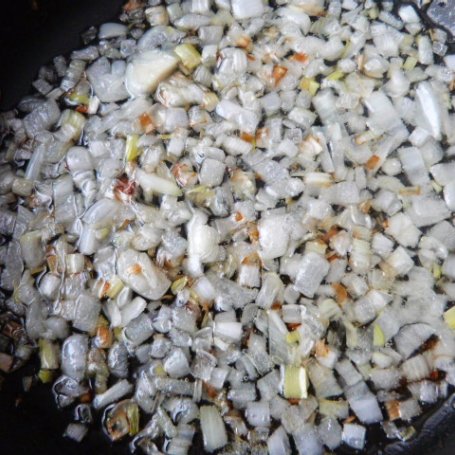 Krok 1 - Marchewka z kapustą i groszkiem foto