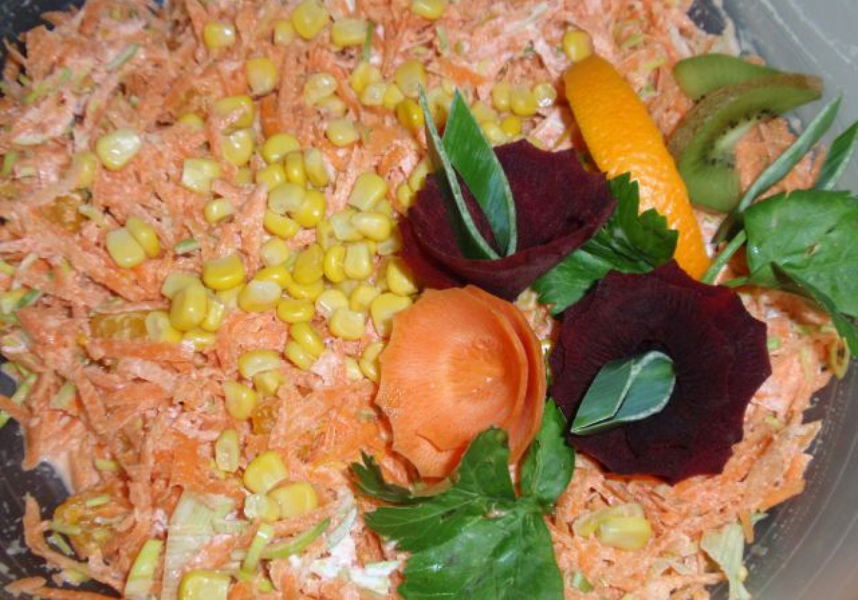 Marchewka z mandarynką i kukurydzą foto