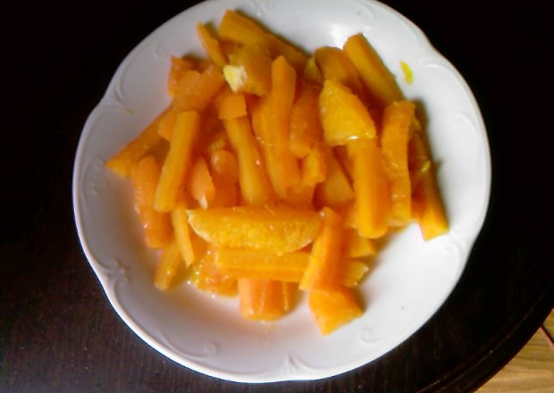 Fotografia przedstawiająca Marchewka z pomarańczą i czosnkiem