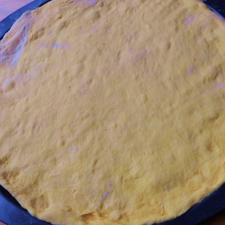 Krok 5 - Marchewkowa pizza z kurczakiem foto