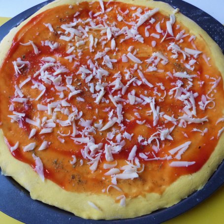 Krok 6 - Marchewkowa pizza z kurczakiem foto