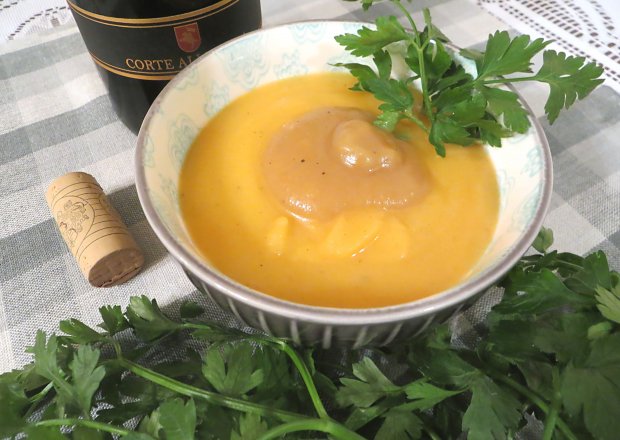 Fotografia przedstawiająca Marchewkowa zupa-krem z Chianti