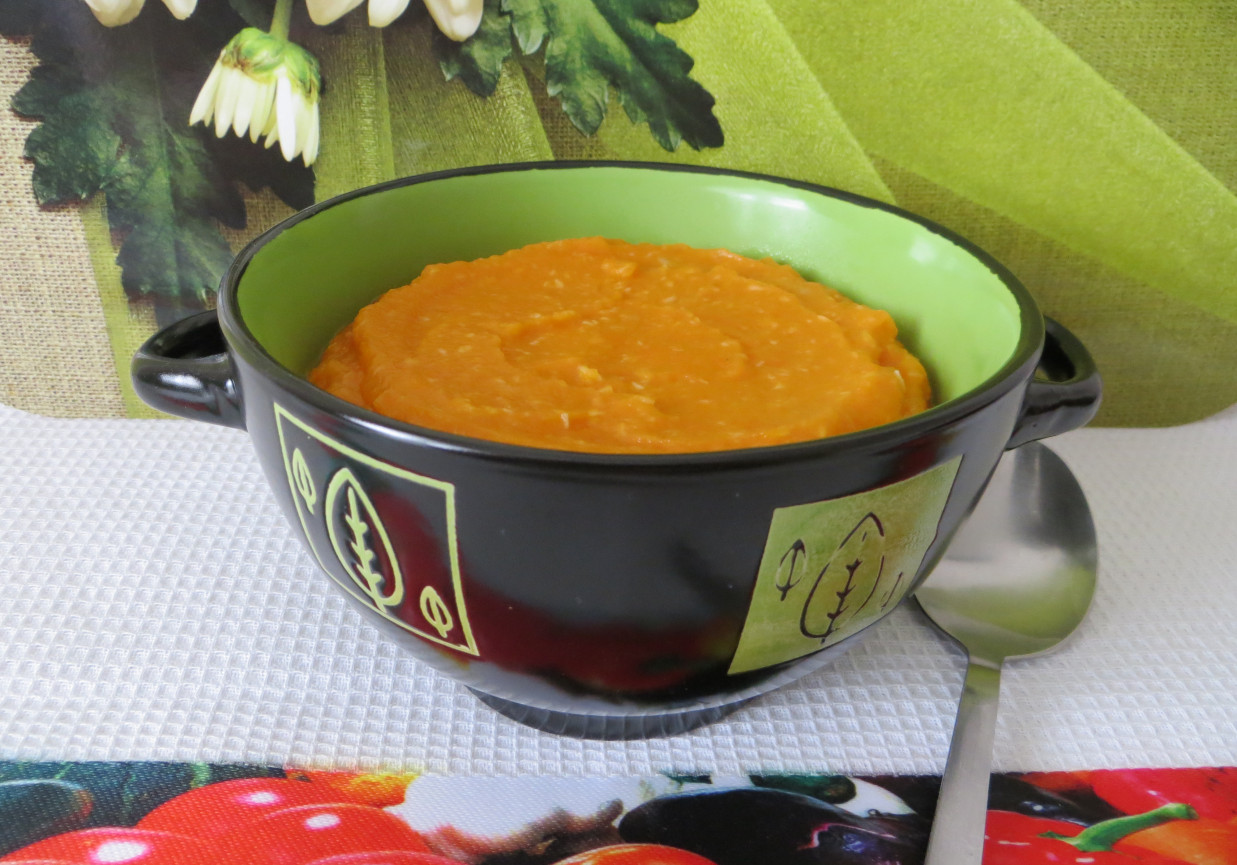 Marchewkowa zupa-krem z kokosem i migdałem ( uboga) foto