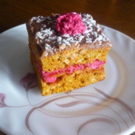 Krok 12 - marchewkowe ciasto  z buraczkowym kremem foto
