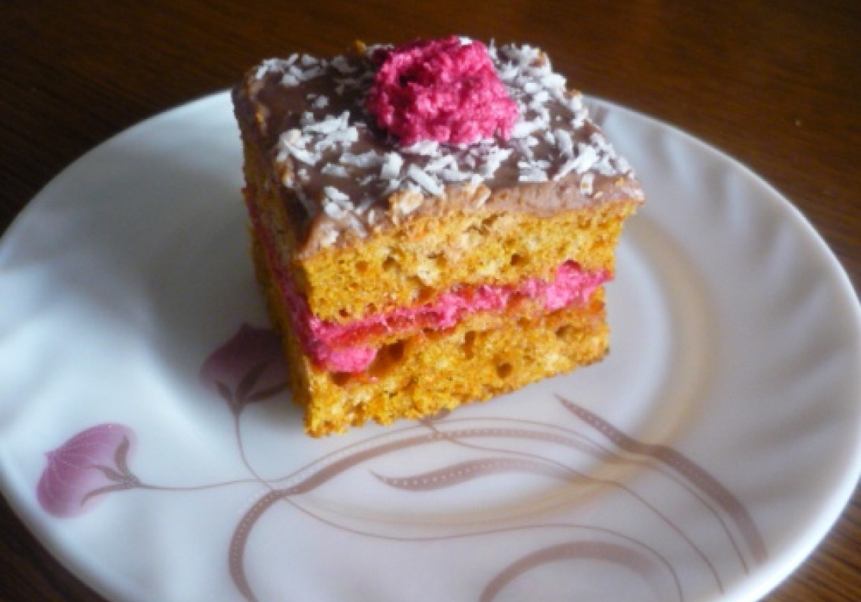 marchewkowe ciasto  z buraczkowym kremem foto