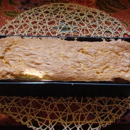Krok 2 - Marchewkowe ciasto z migdałami foto