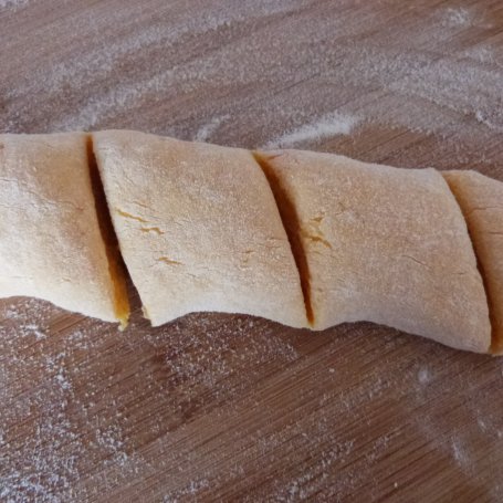 Krok 4 - Marchewkowe knedle ze śliwkami foto