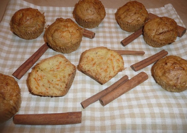 Fotografia przedstawiająca Marchewkowe muffiny