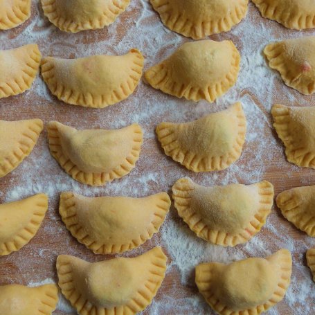 Krok 5 - Marchewkowe pierogi z truskawkami foto