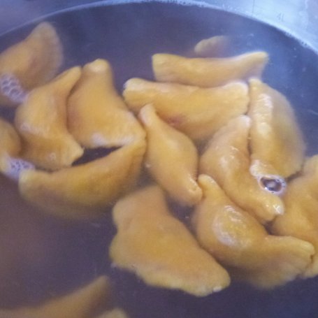 Krok 6 - Marchewkowe pierogi z truskawkami foto