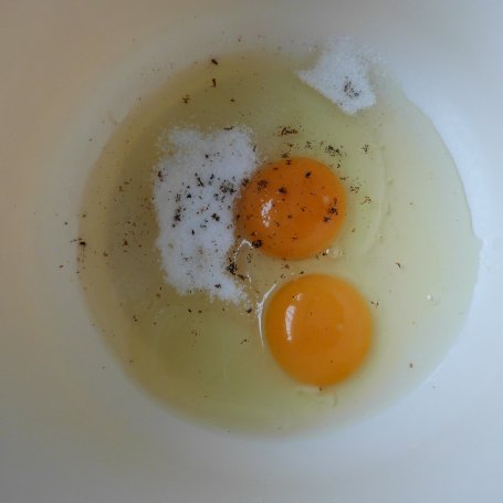 Krok 2 - Marchewkowe placuszki ze śliwkami foto