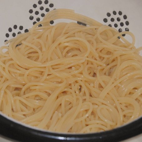 Krok 3 - Marchewkowe spaghetti z jajkiem sadzonym foto