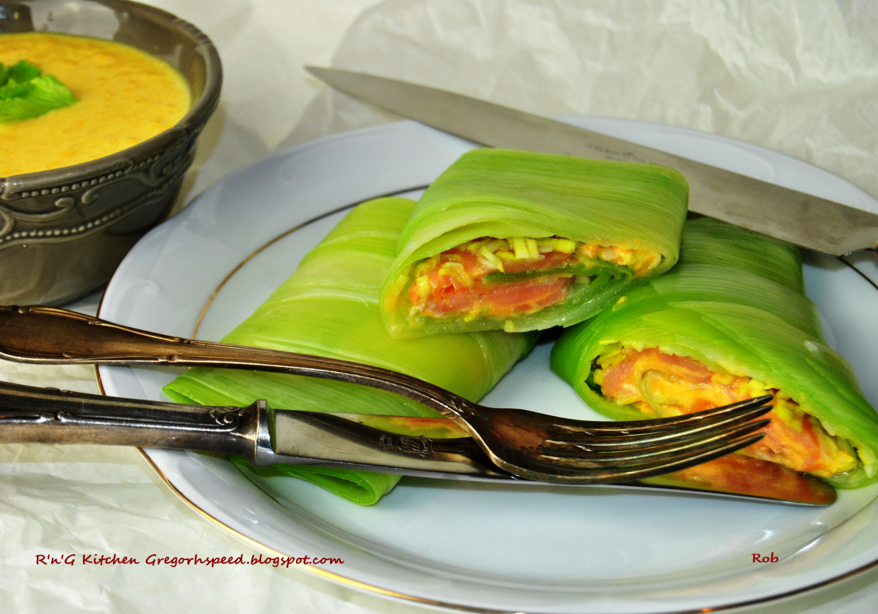 Marchewkowy mus w liściach pora foto