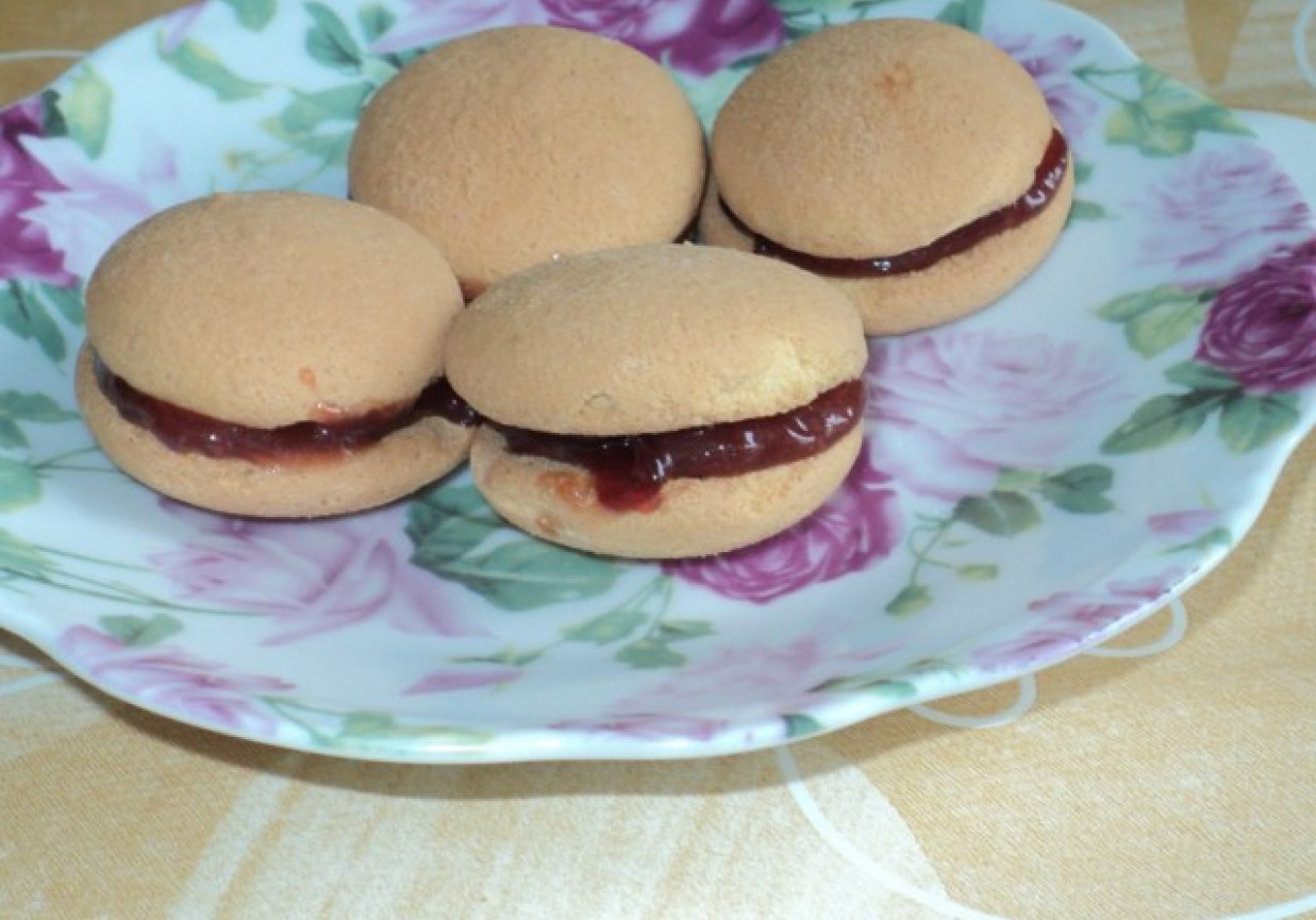 Markizy biszkoptowe z marmoladą foto