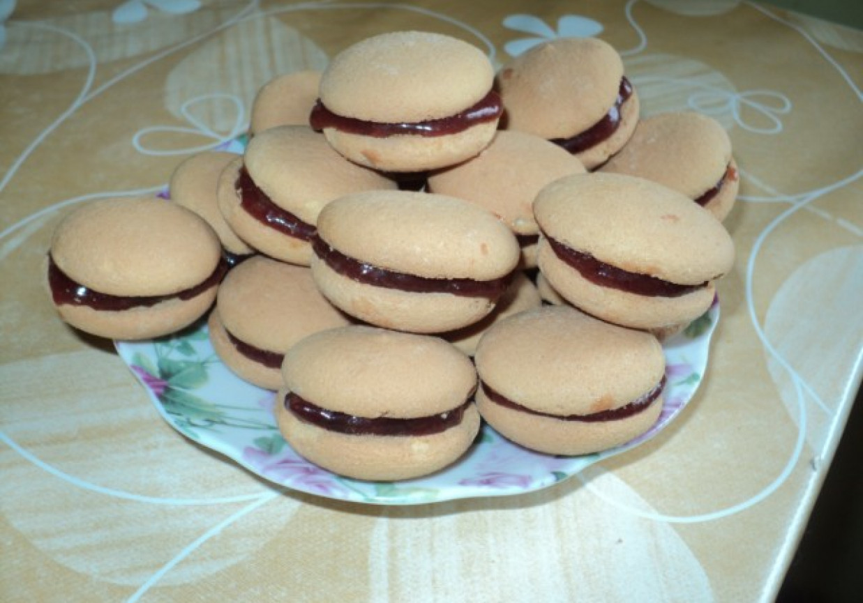 Markizy biszkoptowe z marmoladą foto