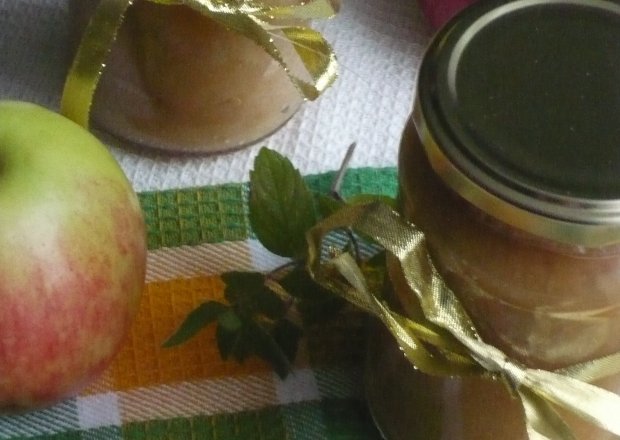 Fotografia przedstawiająca Marmolada jabłkowa z miętą