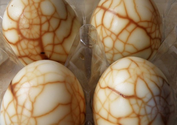 Fotografia przedstawiająca Marmurkowe chińskie jajka