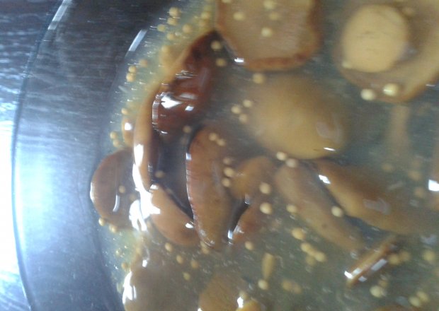 Fotografia przedstawiająca Marnowane grzybki.