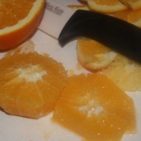 Krok 1 - Marokańska sałatka z pomarańczy z rzodkiewką foto