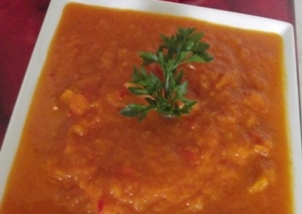 Fotografia przedstawiająca Marokańska zupa marchewkowa