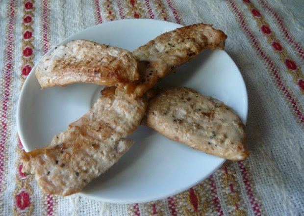 Fotografia przedstawiająca Marynowana pierś kurczaka z grilla