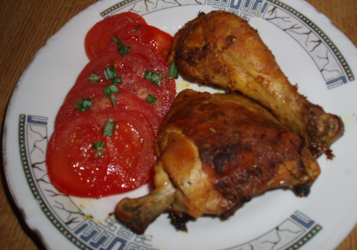 Marynowane i pieczone udka z pomidorkami foto