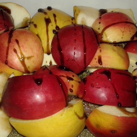 Krok 6 - Marynowane polędwiczki pod jabłuszkami. foto
