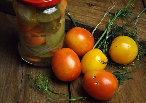 Fotografia przedstawiająca Marynowane pomidory