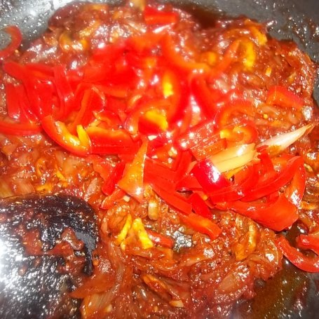 Krok 9 - Marynowane śledzie w sosie pomidorowym foto
