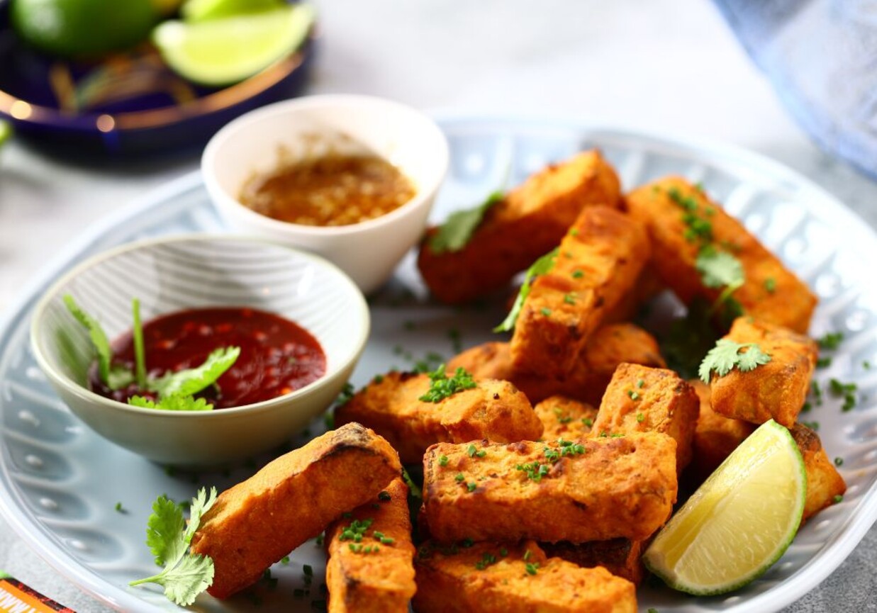 Marynowane tofu pieczone w air fryerze foto
