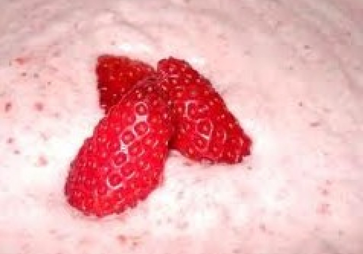 Masa truskawkowa do przełożenia tortu foto