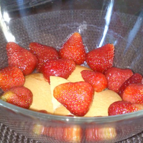 Krok 2 - Mascarpone z truskawkami foto