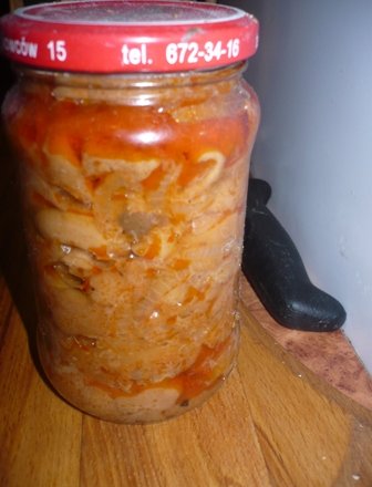 Fotografia przedstawiająca maślakii marynowane z koncentratem pomidorowym