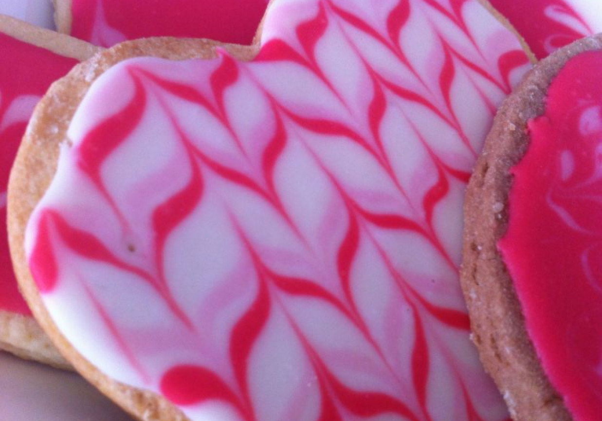 Maślane lukrowane ciasteczka - bardzo kruche z opisem dekorowania lukrem foto