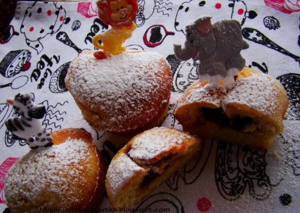 Fotografia przedstawiająca Maślane muffiny z marmoladką