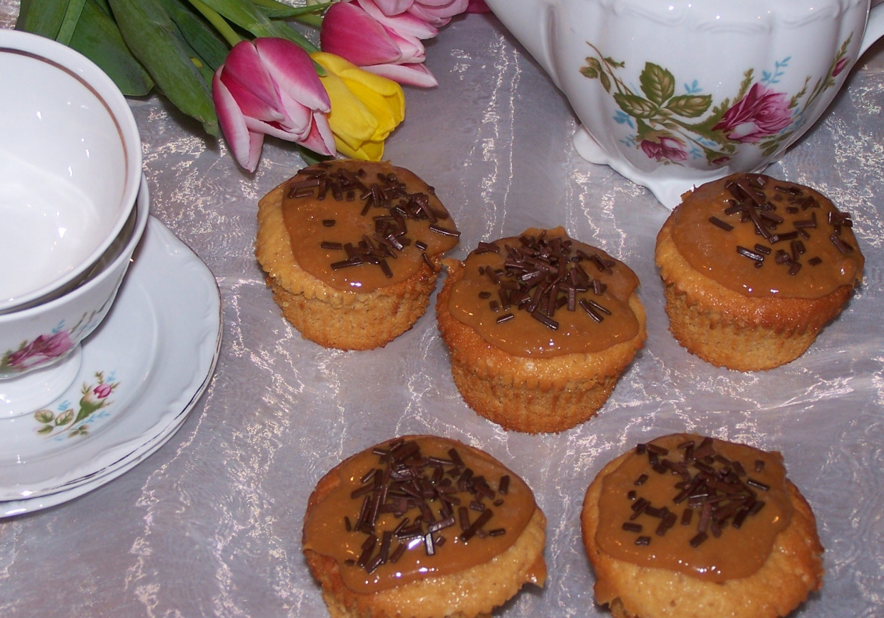 Maślanka i masa kajmakowa, czyli muffinki do kawki foto
