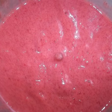 Krok 5 - Maślankowe lody cukiniowo-truskawkowe foto