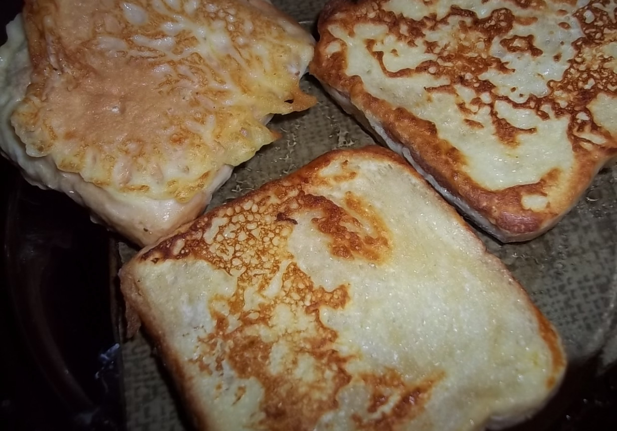 Maślankowe tosty z twarożkiem foto