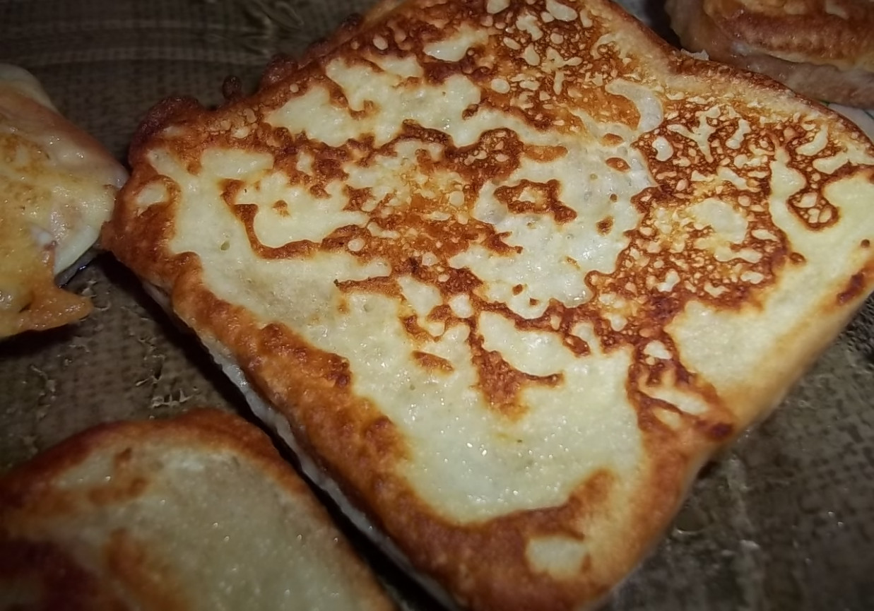 Maślankowe tosty z twarożkiem foto