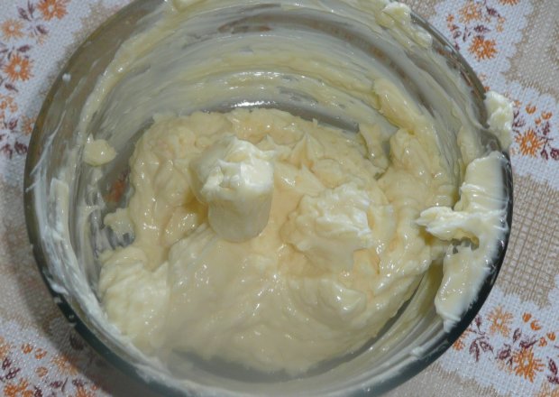 Fotografia przedstawiająca masło czosnkowe